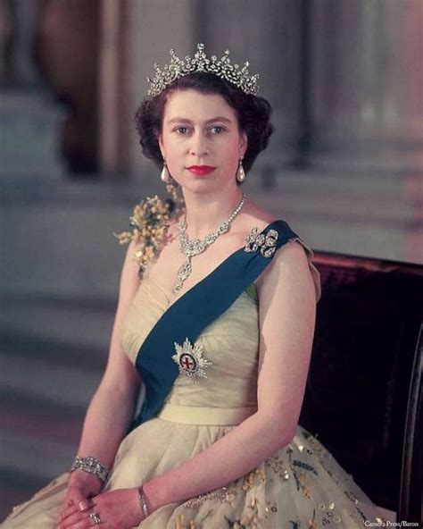 伊 莉 莎 白 二 世 加冕